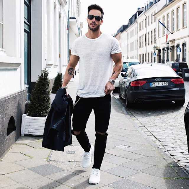 T-shirt & jeans