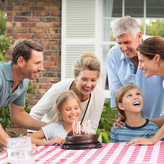 Eat cake with my family