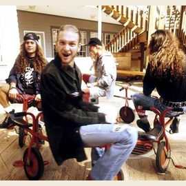 Which Christmas Eve Alice In Chains Song Are You Average score for this quiz is 4 / 10. which christmas eve alice in chains