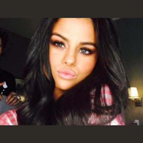 Should Selena Gomez Continue Using Her Natural Hair Colour