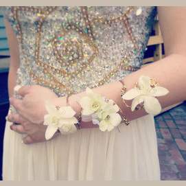 CORSAGE