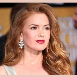 Isla Fisher hosszú, vörös haját