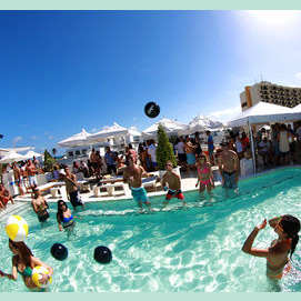 txt Friends and have a pool party