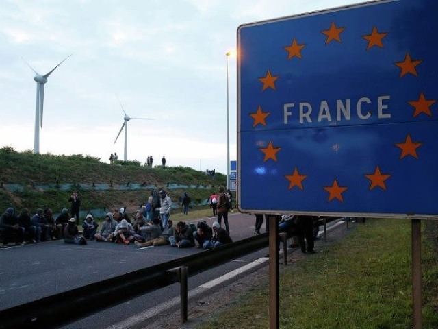 Во Франции 7,9 млн. мигрантов, в 2000 году она занимала 5 место, тогда число мигрантов было 6,3 млн. человек