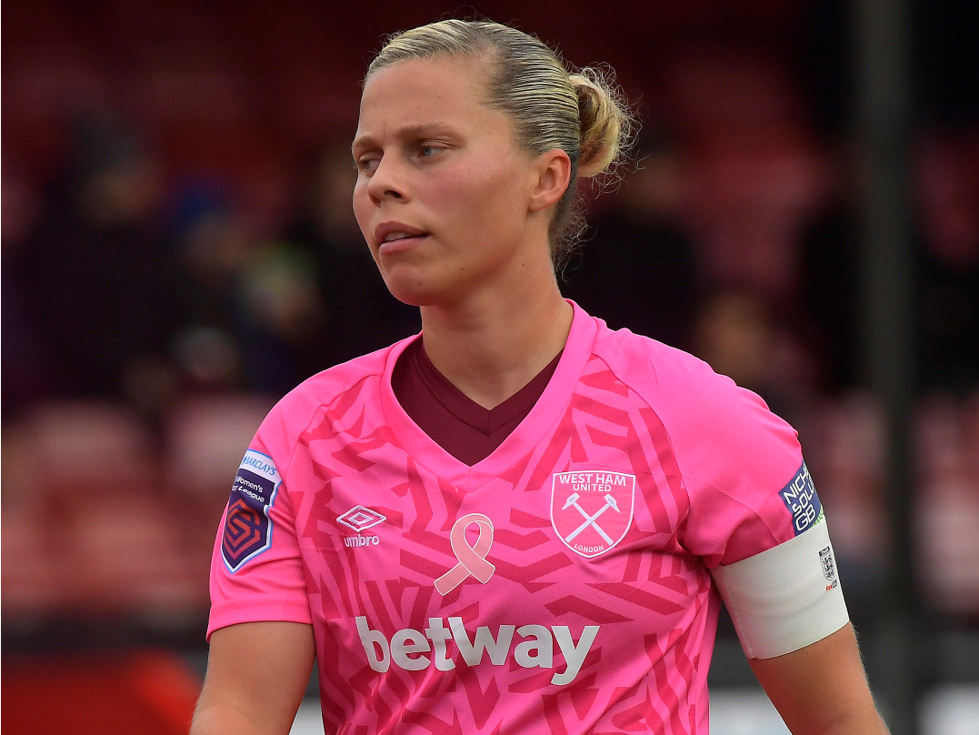 pink west ham top