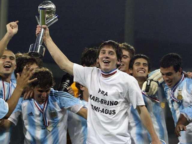 Seleccion Argentina Que Fue De Los Campeones Del Mundial De Holanda Sub 20 Liderados Por Messi Marca Claro Argentina