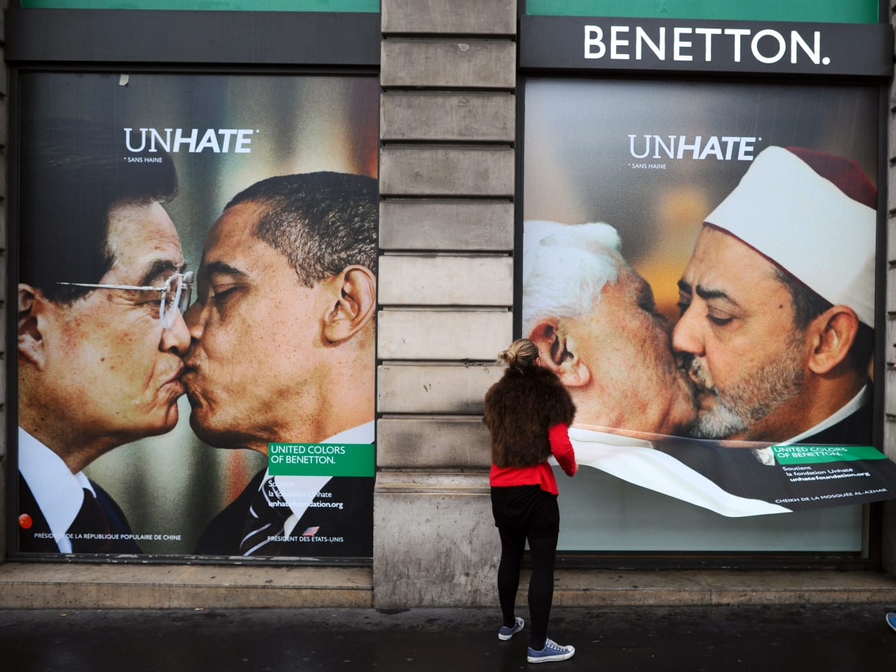 Реклама итальянское качество. Benetton реклама скандальная. Benetton плакат. Социальная реклама в Италии. Unhate Benetton.