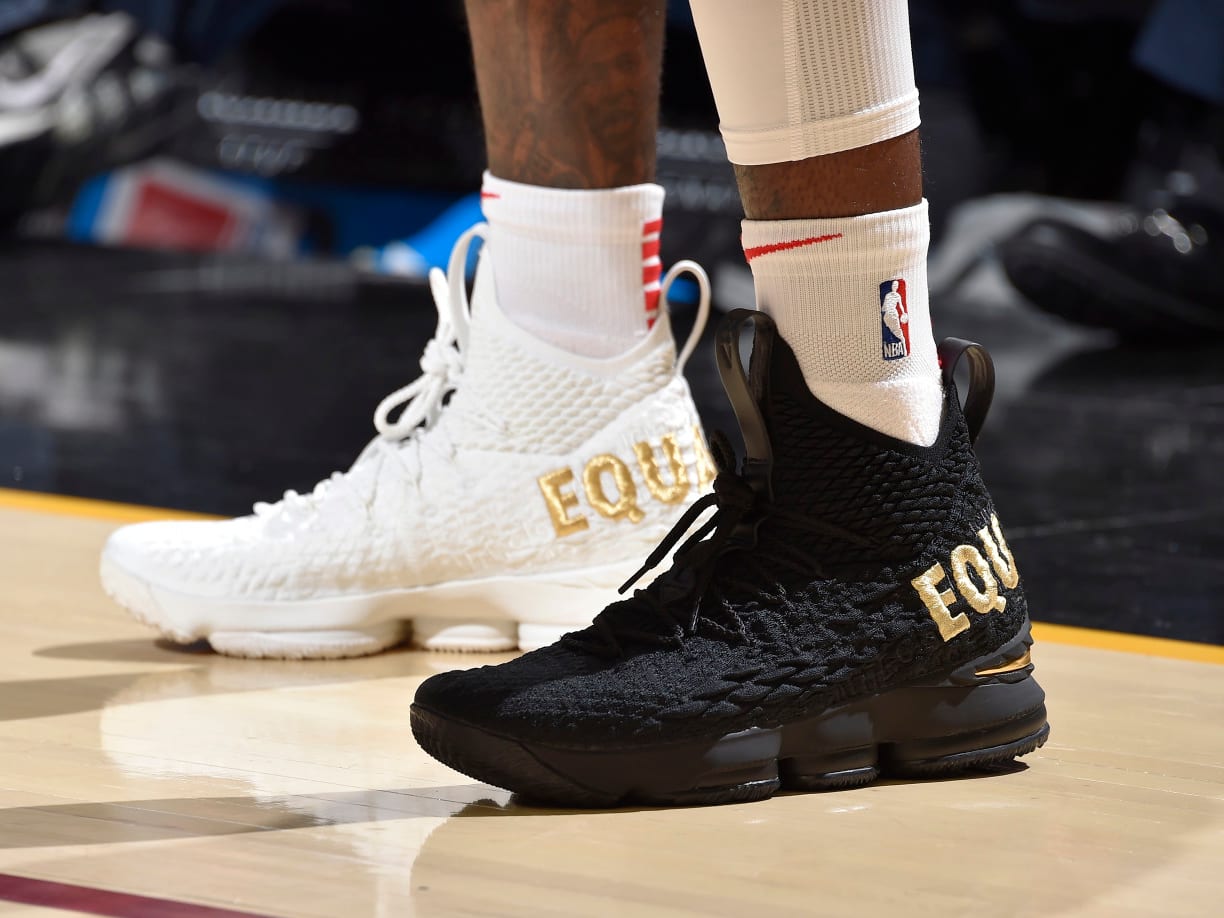Lebron 15 one black one white online