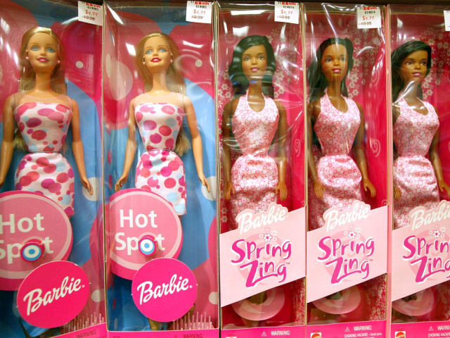 Barbie es una marca de muñecas fabricada por la empresa estadounidense de juguetes Mattel, creada en 1959 por la empresaria Ruth Handler.