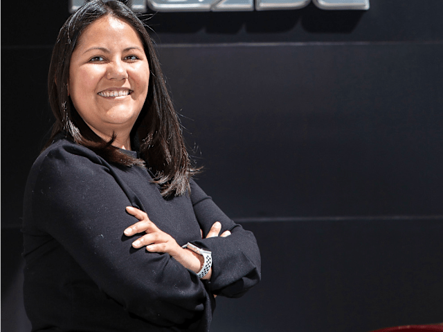 “Tal vez hay más hombres porque existen estereotipos en los que te dicen que si eres niño te deben de gustar los autos. A lo largo de mi carrera, no he tenido un alto por ser mujer. No es por género, sino cómo demuestras tu trabajo"