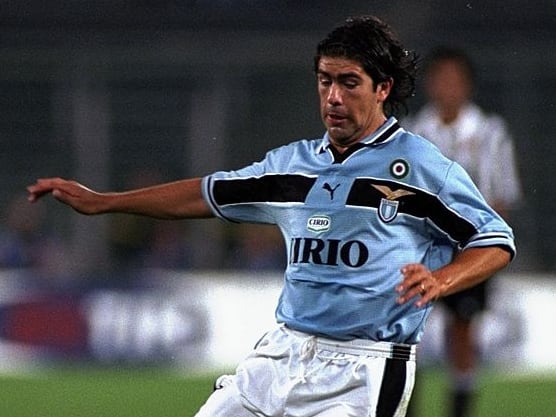 Los italianos le pagaron 21 millones de dólares al Millonario por el Matador chileno en 1998.