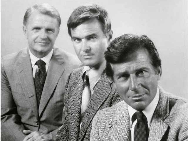 Este drama criminal de la televisión, que estuvo al aire de 1965 a 1974, es mencionado varias veces. George Spahn (dueño del rancho donde vive la familia Manson) disfruta al verlo. Junto con Cliff, Rick se observa insertado como invitado en el episodio real "All the Streets Are Silent", de 1965.