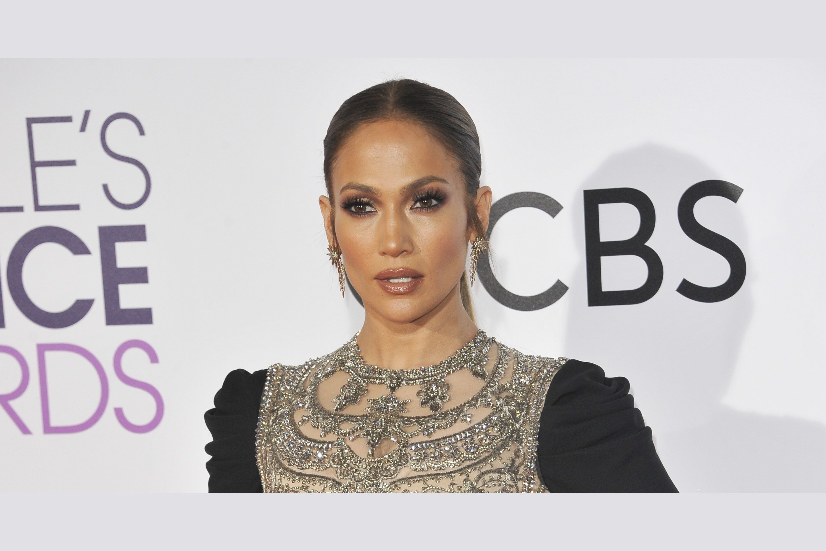 QUIZ: How Old Is Jennifer Lopez In These Photos???