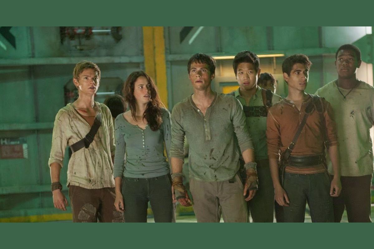 Бегущий в лабиринте сколько всего. Maze runner the scorch trials ava paige tereza. Бегущий в лабиринте лабиринт. Джим пэррак бегущий в лабиринте. Maze runner the scorch trials.