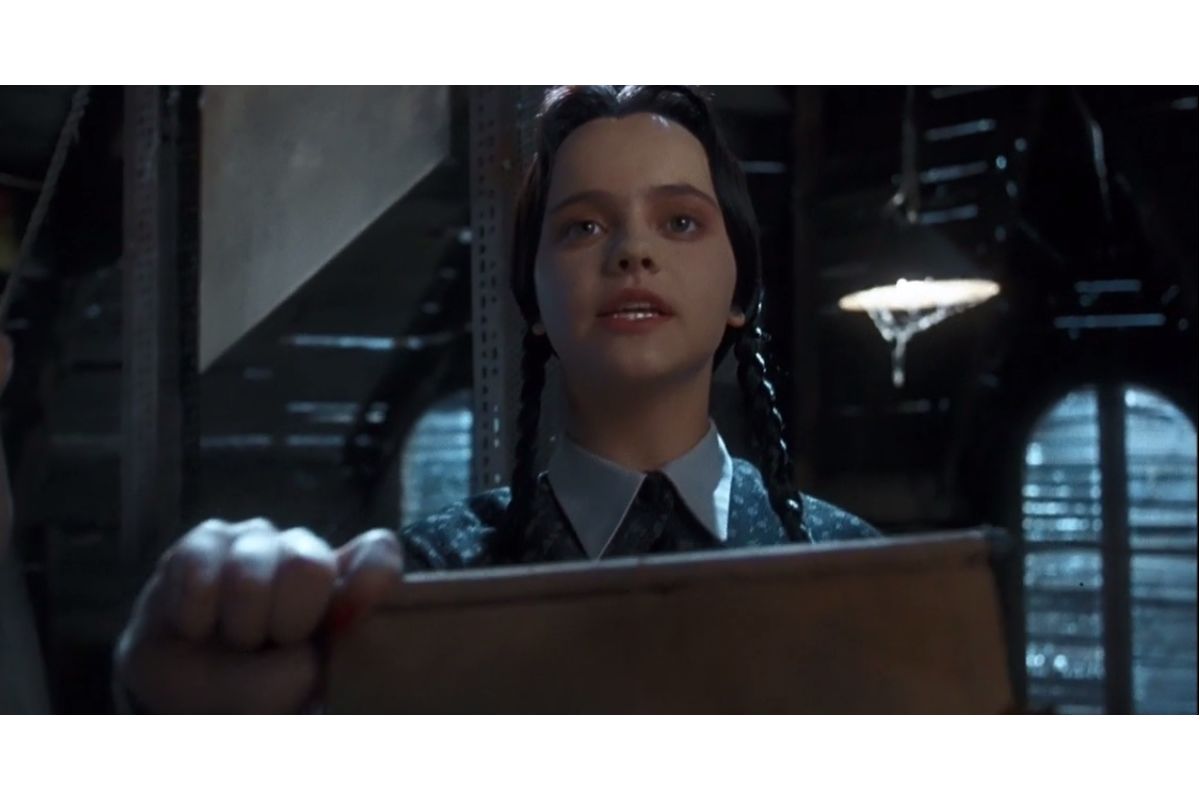 Венздей с последней парты. Wednesday Addams 1998. Семейка Аддамс Венсди. Wednesday Addams девственница?.