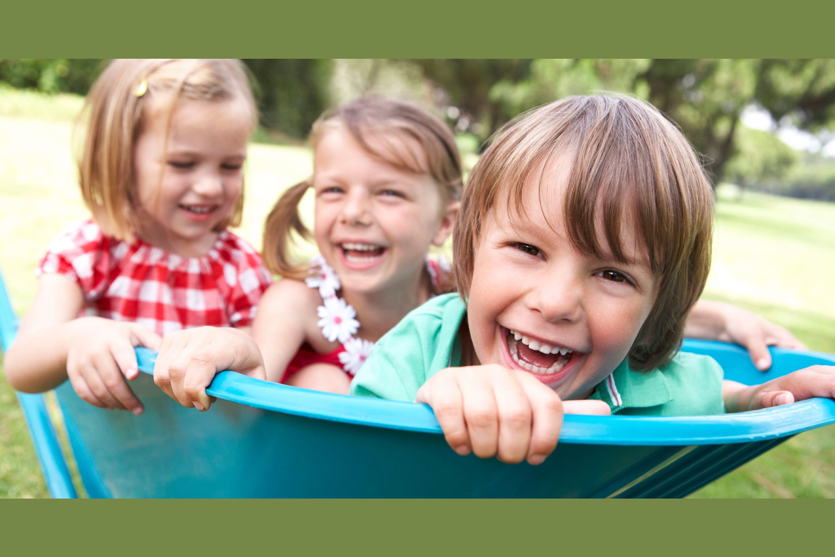 Дете 3. Children in the wheelbarrow. The children are sitting in the Garden сделать специальное предложение. Lt made the children laugh and Play. Kids laughs and Falls.