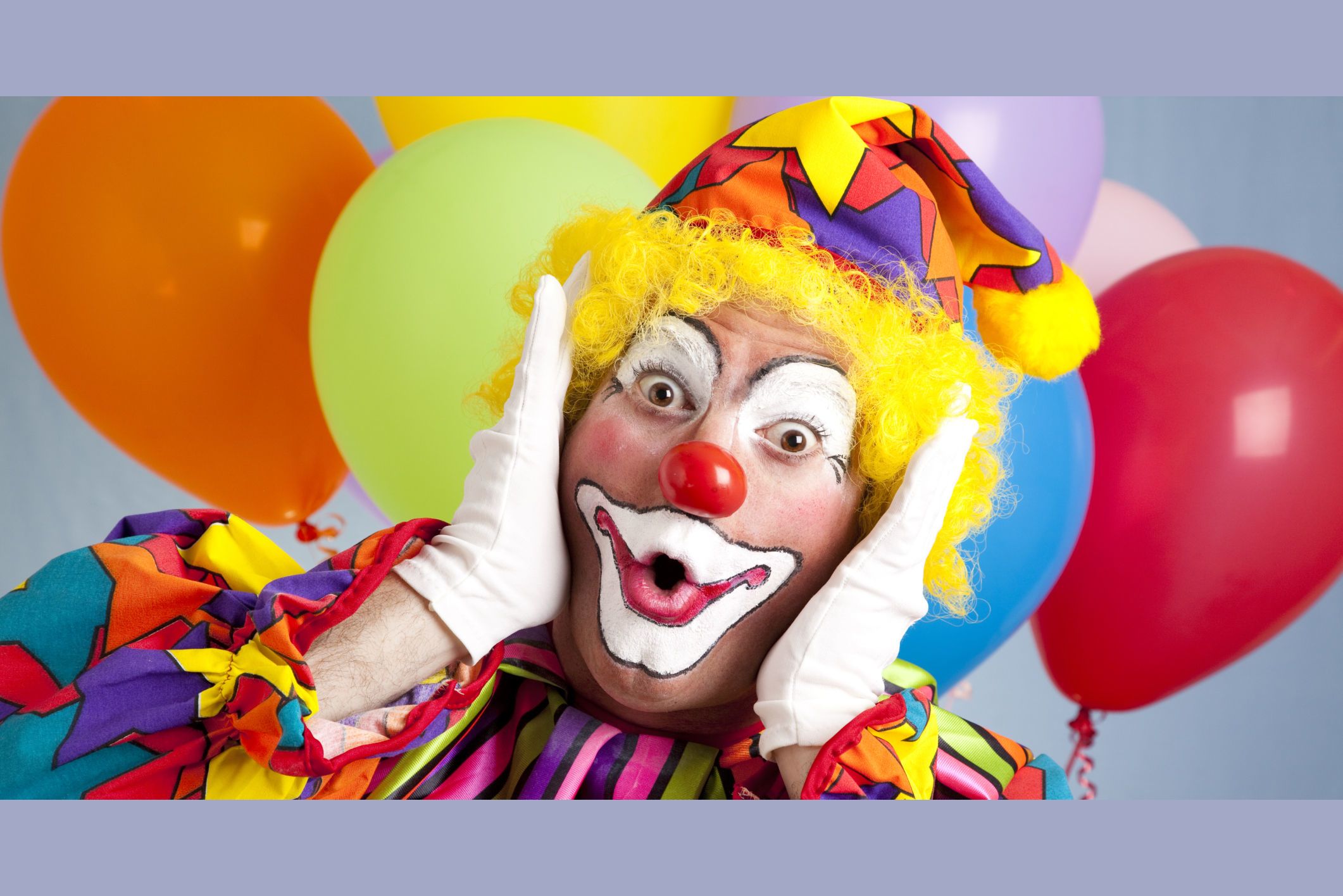 Сайт клоуна. Клоун. Фото клоуна. Клоун в цирке. Клоун на сцене.