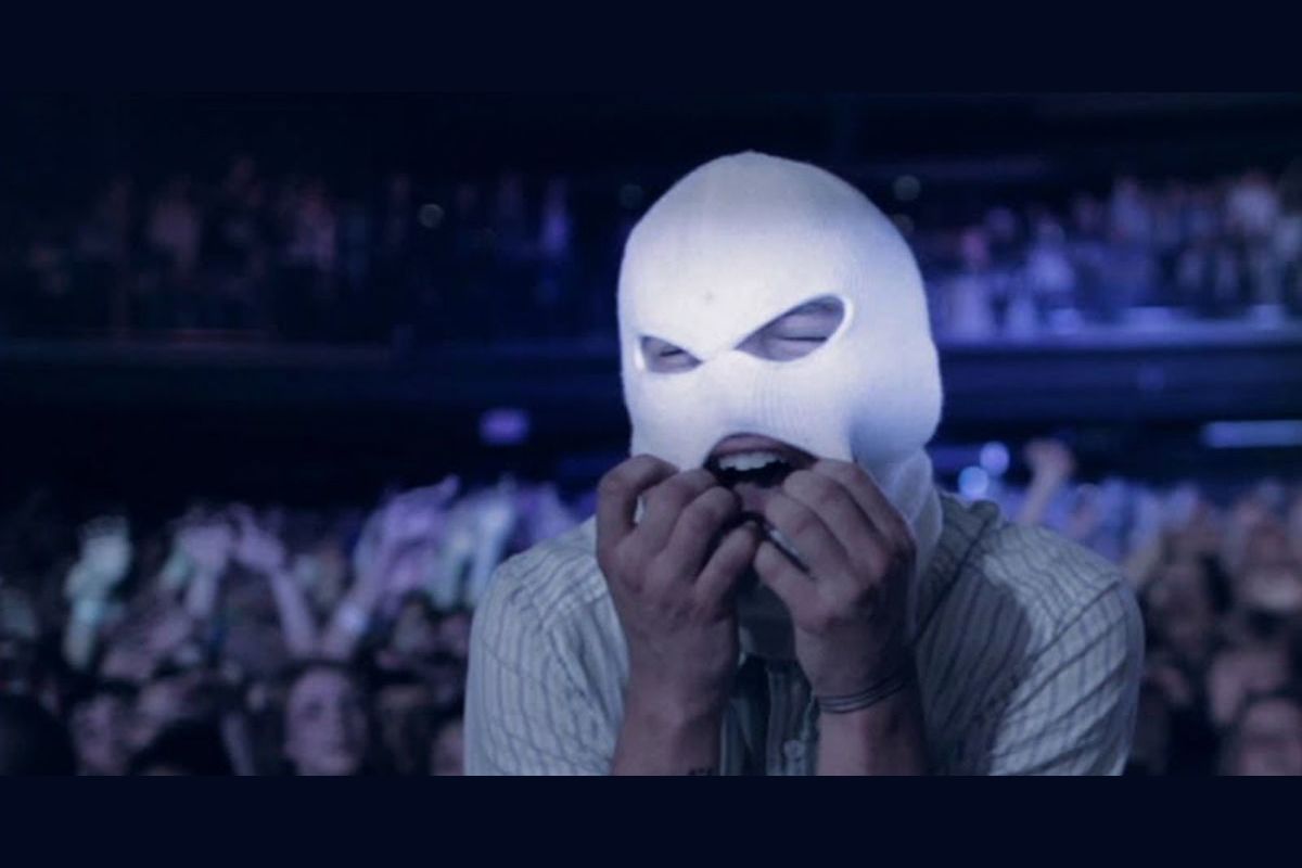 How Well Do You Know The Lyrics To "Car Radio"?