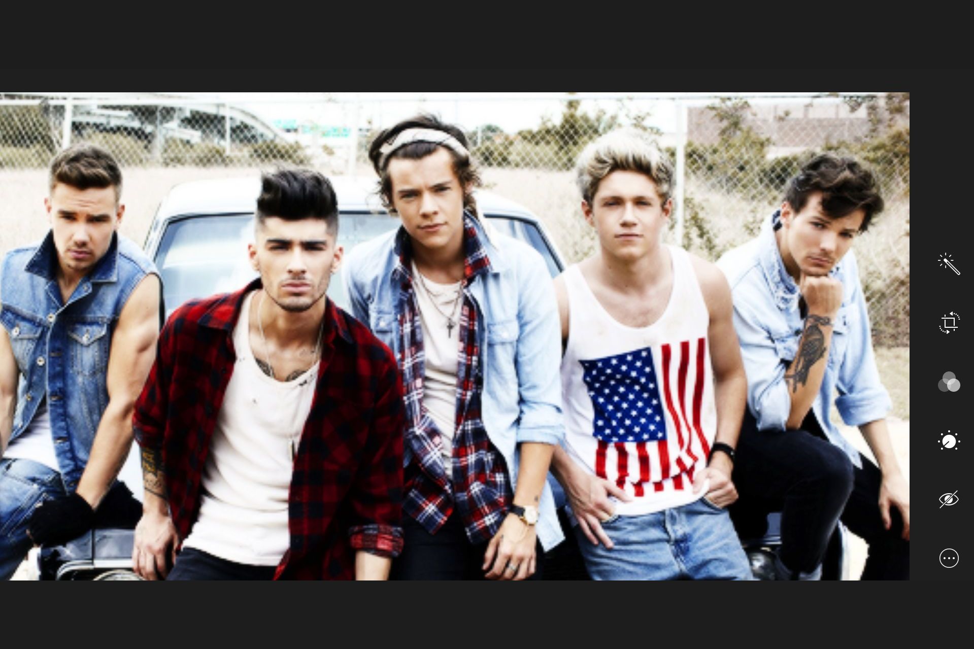 Найти оне. One Direction 2013. One Direction фото 2013. One Direction fotoshoot. One Direction Midnight Memories.