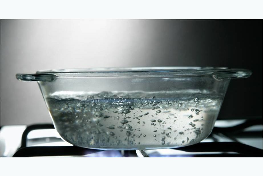 Можно кипятить стеклянную посуду. Кипение воды. Кипящая вода. Бурление воды. Закипевшая вода.