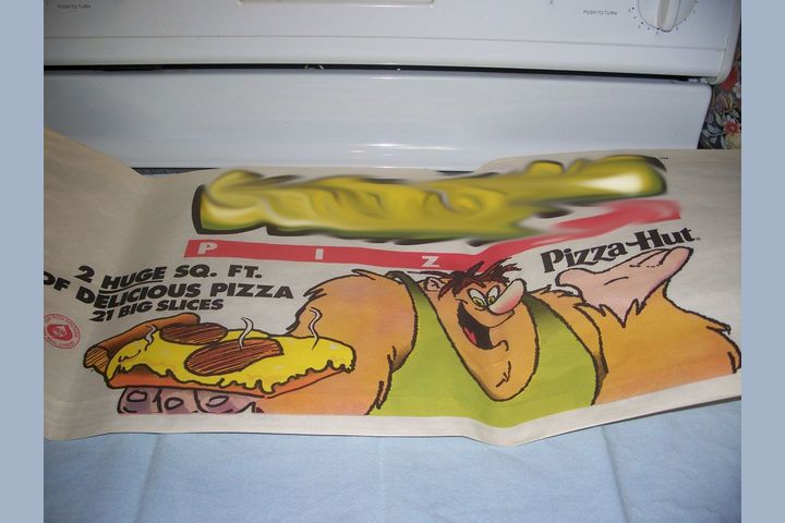 Pizza Hut's Bigfoot Pizza. The 90's ruled. : r/nostalgia