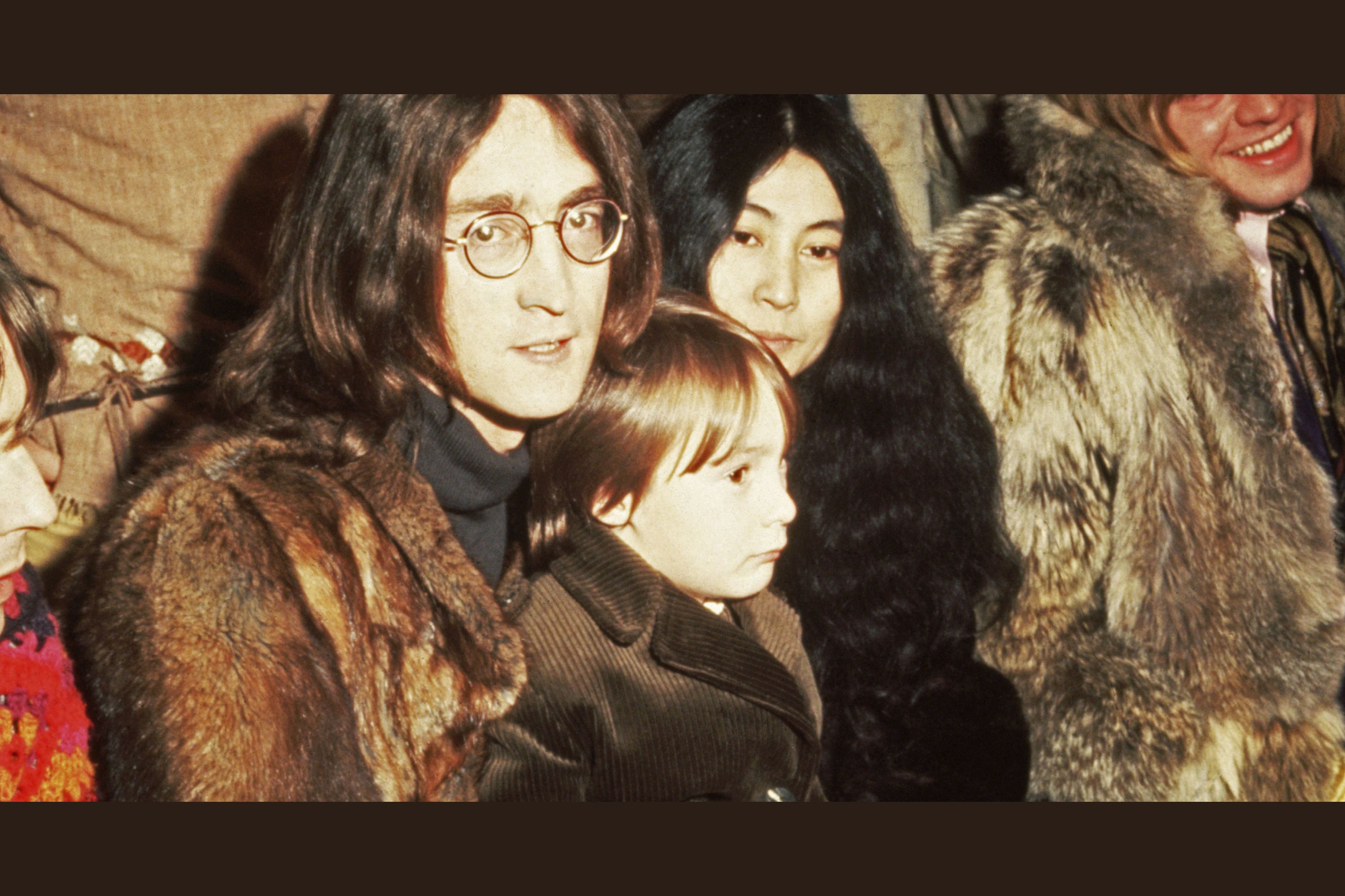 John lennon ono. Джон Леннон и Йоко оно. Сын Джона Леннона и Йоко оно. Джон Леннон и Йоко дети. Джон Леннон и Йоко оно фото.