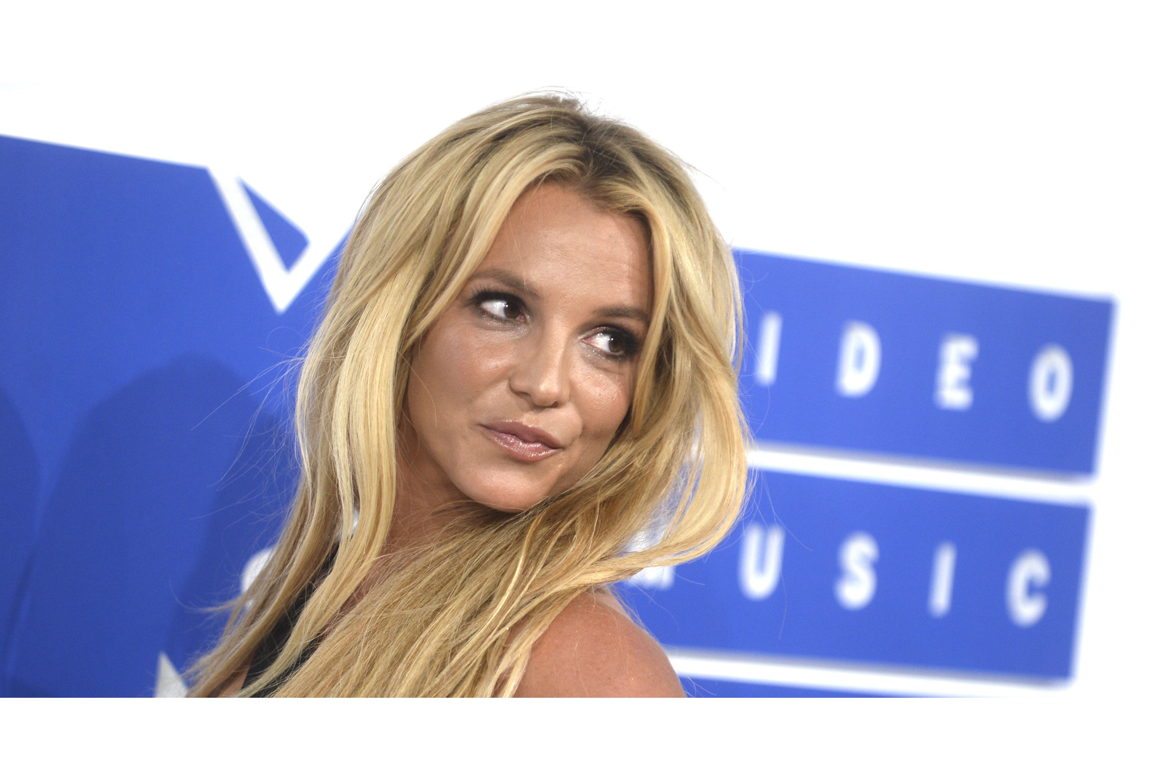 Britney Spears: The Ultimate Betrayal Exposed! - vaoumuq