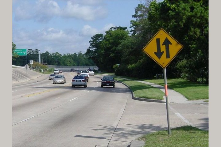 divided-highway-two-way-traffic