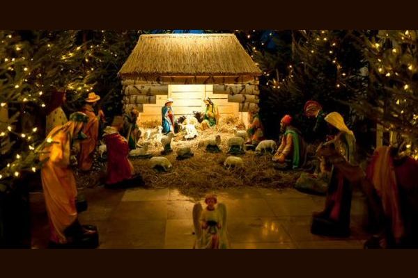 Presepe Sotto L'albero Di Natale Presepe o albero di Natale?
