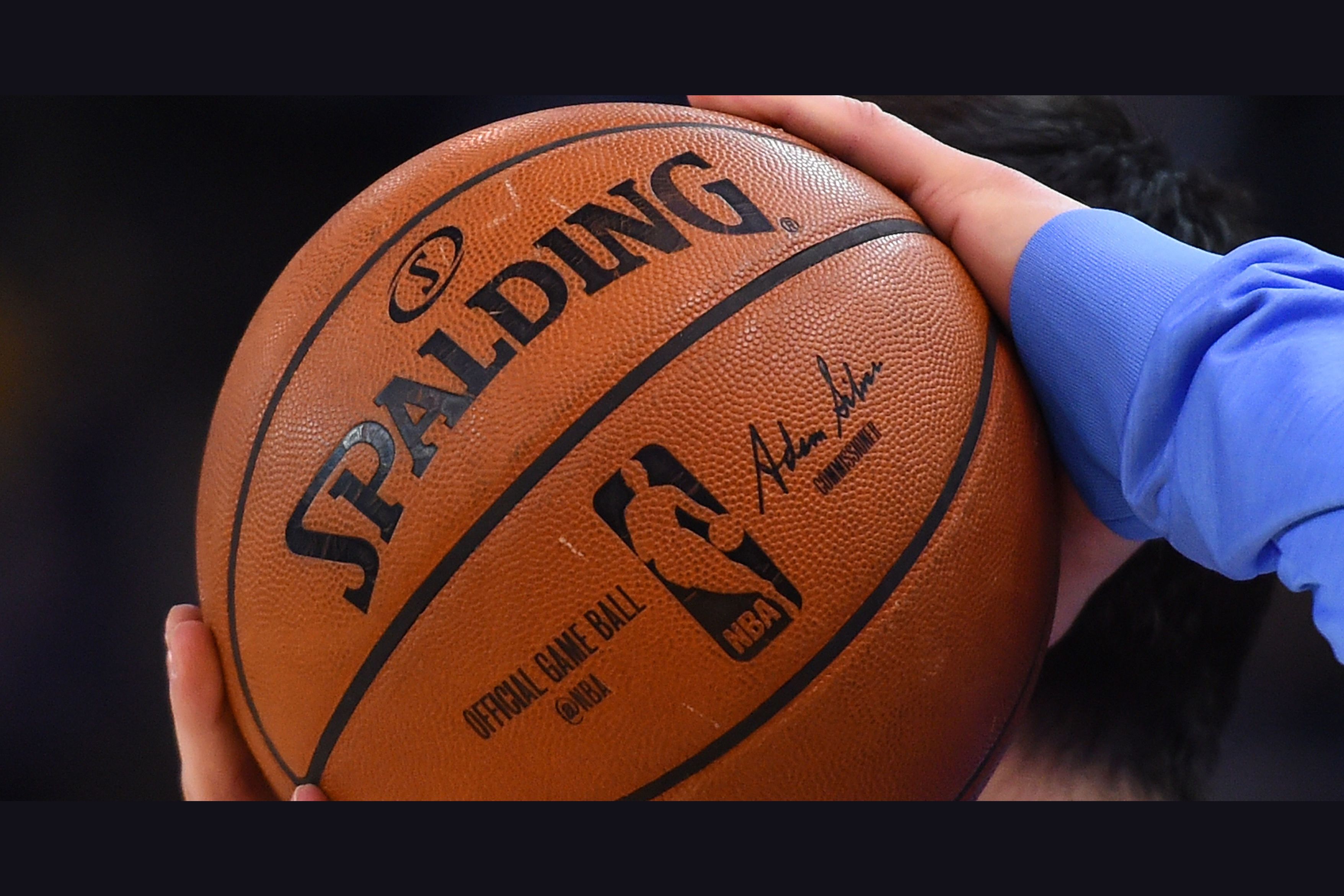 Ranking NBA players' leadership based on photos