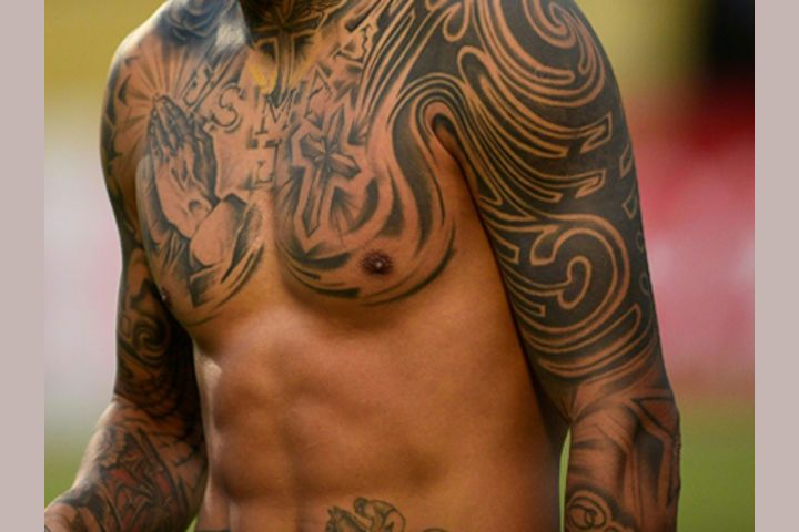 Gregory van der Wiel  Chest tattoo men, Cool chest tattoos, Small chest  tattoos