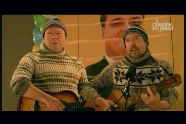 над костром пролетает снежинка как огромный. над костром пролетает снежинка как огромный. над костром пролетает снежинка как огромный. над костром пролетает снежинка песня текст. день выборов дуэт макаревич.