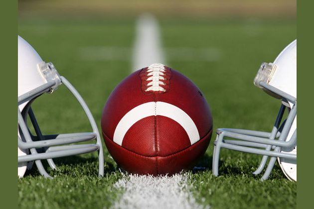 Deutscher American Football Spieler wichst Schlampe ins Maul Deutscher American Football Spieler wichst Schlampe ins Maul