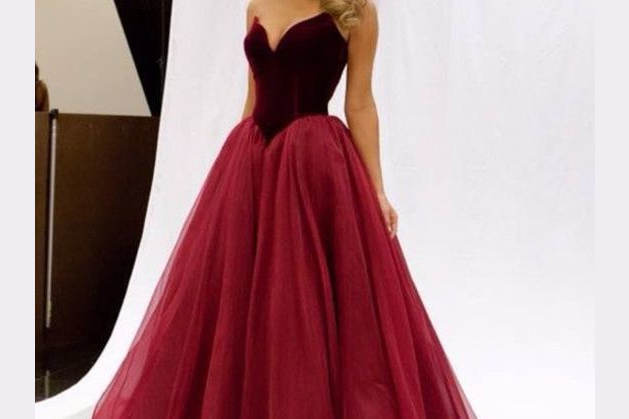 leslie jones oscar dress