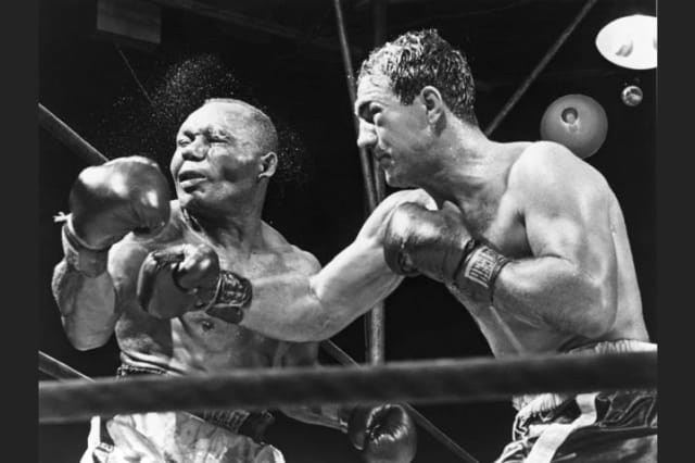 Rocky Marciano (Massachusetts, EE. UU, 1 de septiembre de 1923 - Iowa, EE. UU., 31 de agosto de 1969) es el nombre pugilístico (1946-1956) adoptado por Rocco Francis Marchegiano, nacido en Brockton, Massachusetts, italo-estadounidense. Fue un boxeador estadounidense que se retiró invicto, siendo el único campeón de boxeo de los pesos pesados que no conoció la derrota. También se mantuvo invicto en su época de boxeador en el ejército (1944-1946). Marciano tiene un impresionante registro de 43 nocauts, equivalente al 87,76%, de sus peleas, pese a su estilo de boxeo algo heterodoxo, como "agazapado".Rocco fue campeón mundial de la categoría de los pesos pesados de boxeo en el periodo que transcurrió desde el 23 de septiembre de 1952 (cuando conquistó el título frente a Jersey Joe Walcott) al 27 de abril de 1956 día en el que, con casi 33 años, anunció su retirada después de defender el título en seis ocasiones. Su altura fue de 180.3 cm (5 pies 11 pulgadas), y su peso de 82-88 kg (176-193 lb). La International Boxing Research Organization (IBRO) lo ha clasificad