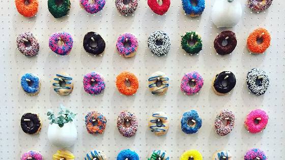 It's the newest Wedding food craze and it sure makes your average wall a hundred percent more awesome!