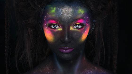 Ever wonder why that cutie is making eyes at you? This color test will reveal why people fall in love with you.