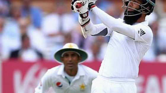 Choose your favourites team between England and Pakistan by using voting system