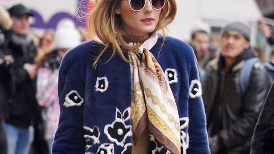 This fall, scarves are thin and silky. To help you navigate the scarf game this year with ease, take our quiz and we'll give you an ultra fashionable way to wear your scarf!