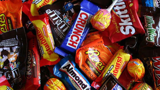 Find out which halloween candy are you based on your answers. 