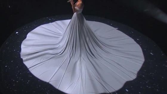 J.Lo took the "American Idol" stage to perform her new single, "Feel The Light", and mesmerized us all with her unique dress. Check it out and let us know what you think about it!
