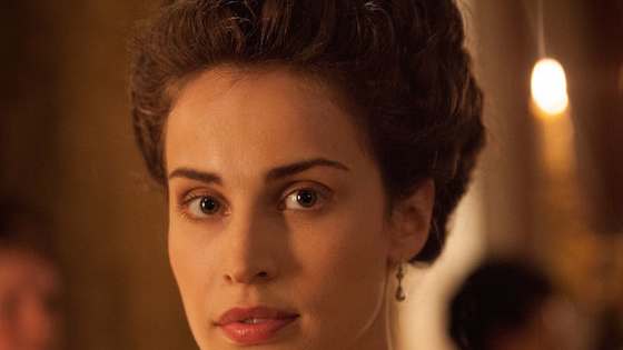 Despite Elizabeth’s decision to move ahead with marrying Francis in the first episode of "Poldark," the romantic tension between Ross and she is palpable.