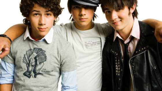 Were you the hugest Jonas Brothers fan? Here's your chance to prove it with Jonas Brothers lyrics trivia!