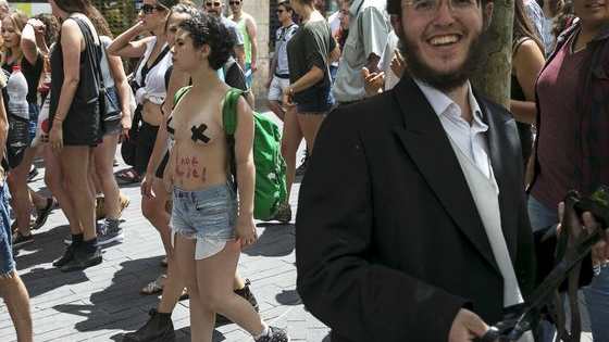 From inside Jerusalem's holiest sites to the opera at Masada, vote for what was the best picture from the last week. 

Click to upvote or downvote to rank the list. 