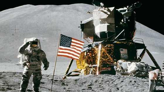 Answer these questions, and find out which lunar mission you were assigned
.
www.Sierrahotel.net