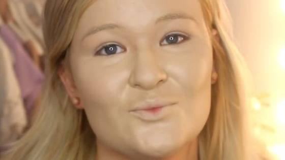 It's like she has a whole new face on her face! 