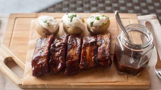 Ribs, brisket, pulled pork, baked beans or mac 'n cheese? www.trazeetravel.com