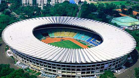 Seberapa jauh kalian cinta dengan sepak bola nasional? Ayo coba tebak nama-nama stadion besar di Indonesia ini!