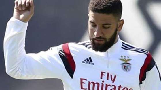 Enquete: Taarabt, do Benfica, seria uma boa opção para o meio do Vasco? 