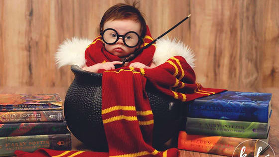 Photographer Kayla Glover recently did a three-month photo shoot for her daughter that was entirely Harry Potter-themed! Would you?